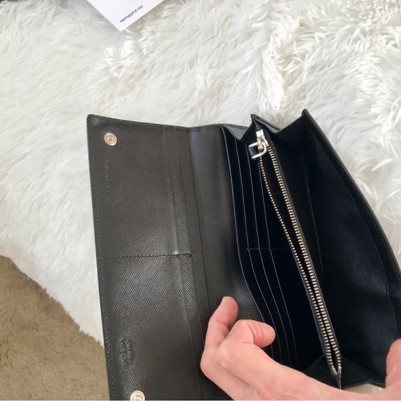PRADA SAFFIANO BLACK WALLET - Picture 5 of 9